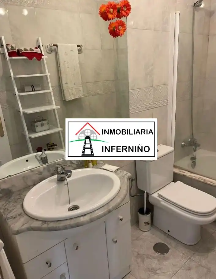 Baño de Piso de alquiler en Ferrol con Calefacción