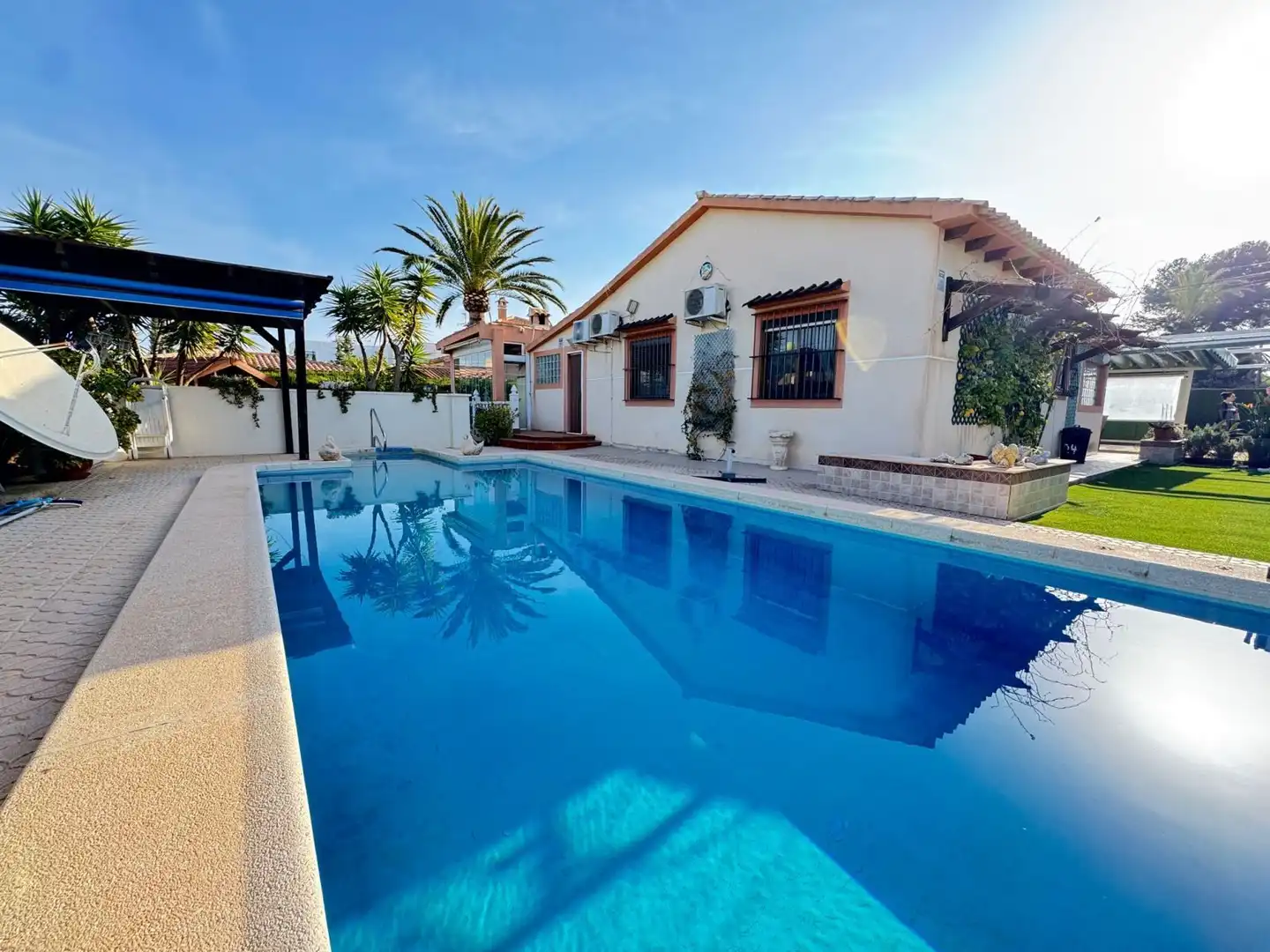 Piscina de Casa o xalet en venda en Orihuela amb Aire condicionat i Jardí privat