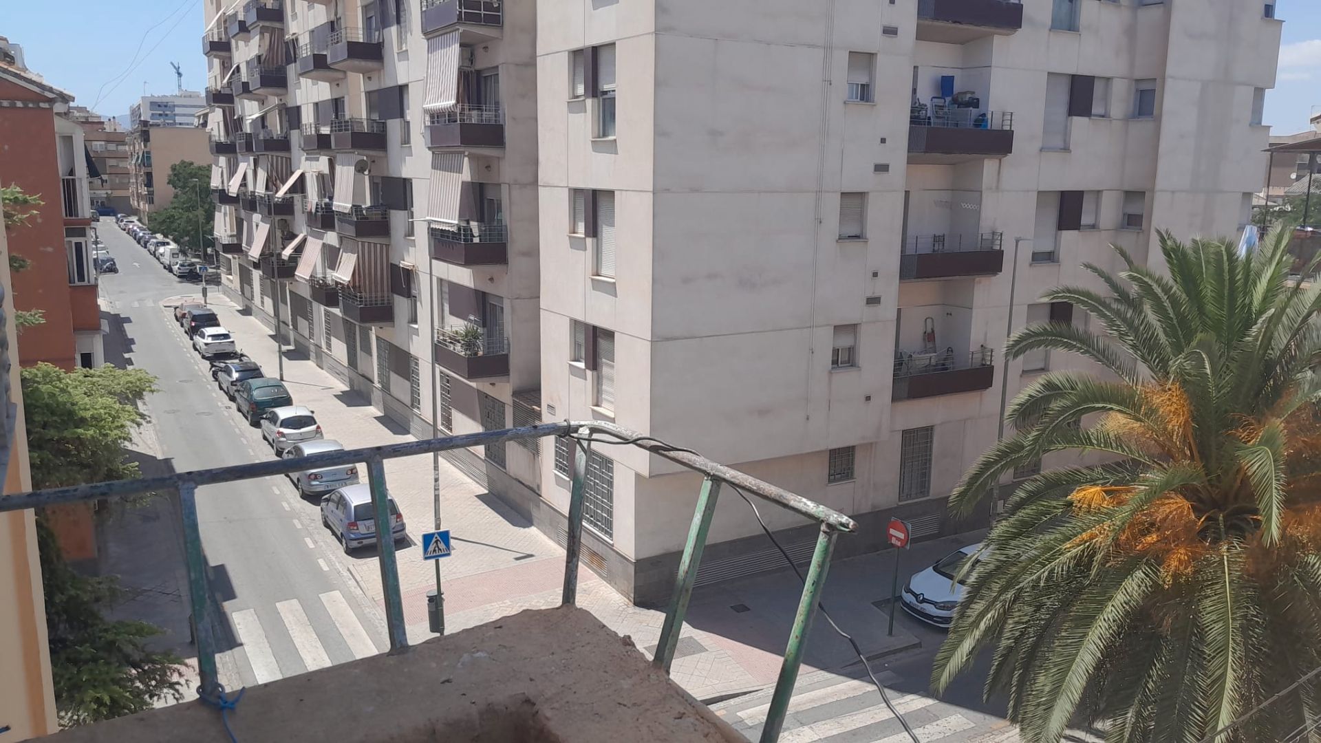 Vista exterior de Pis en venda en  Granada Capital amb Moblat i Balcó