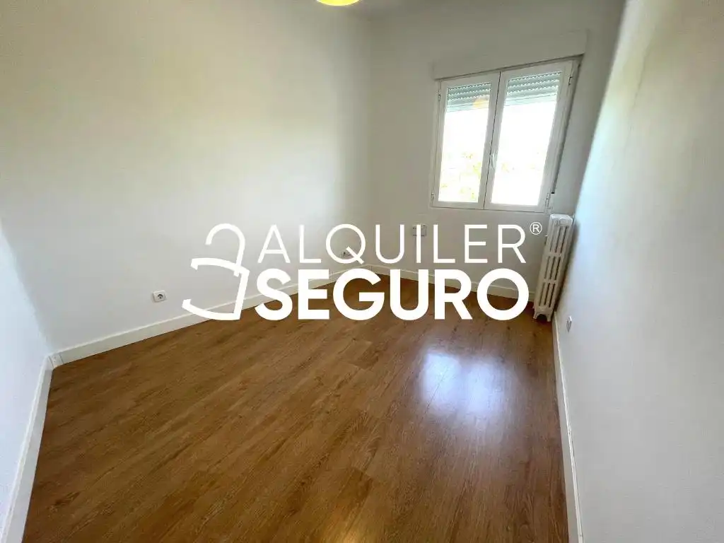 Bedroom of Flat for rent in Madrid  with Heating