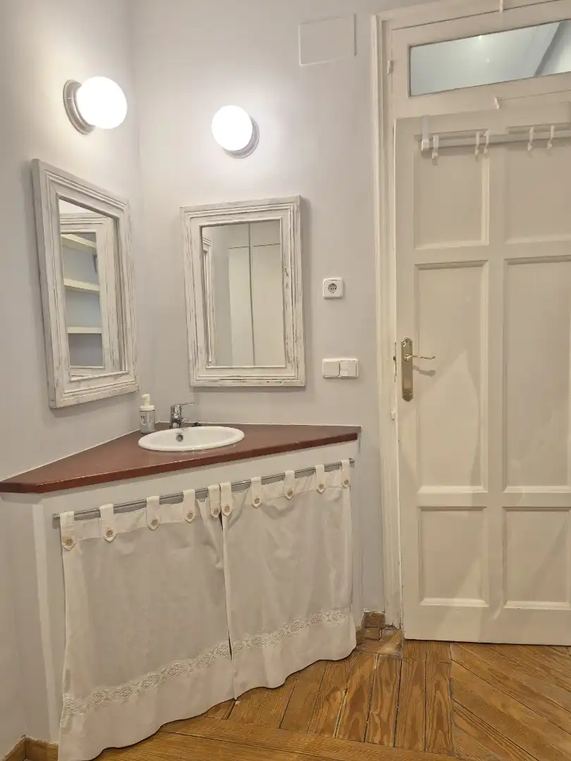 Bany de Apartament de lloguer en Madrid amb Aire condicionat, Calefacció i Parquet