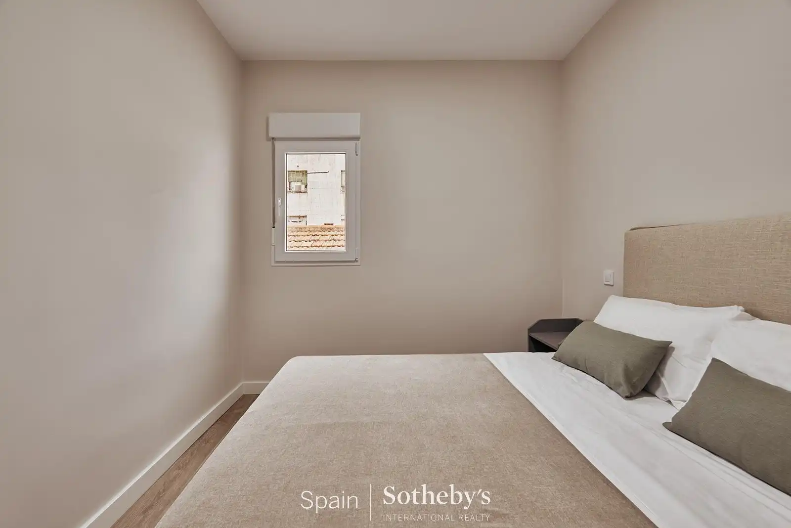 Dormitori de Apartament en venda en Madrid amb Aire condicionat i Calefacció