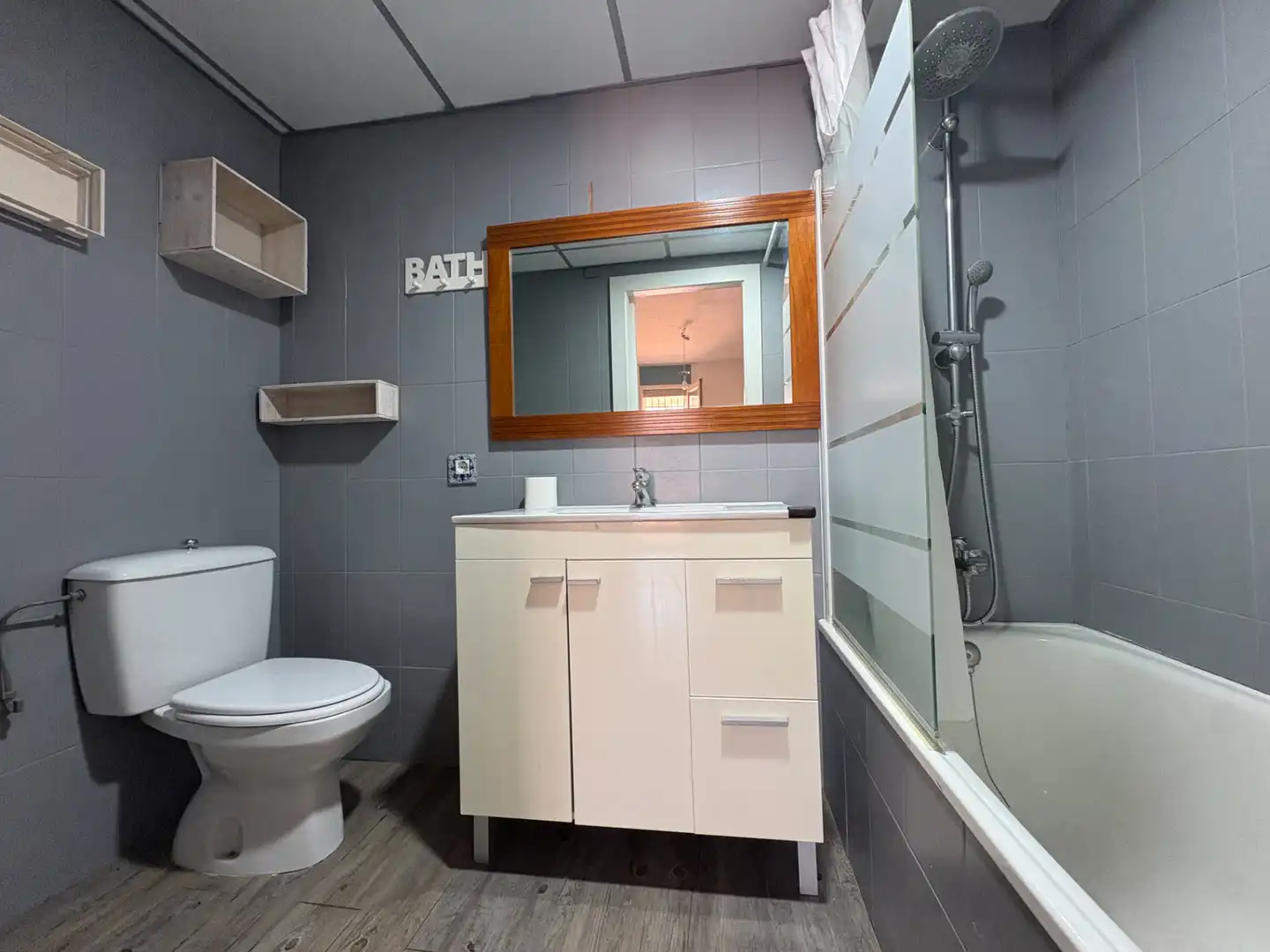 Bany de Apartament en venda en Roses amb Aire condicionat, Terrassa i Balcó