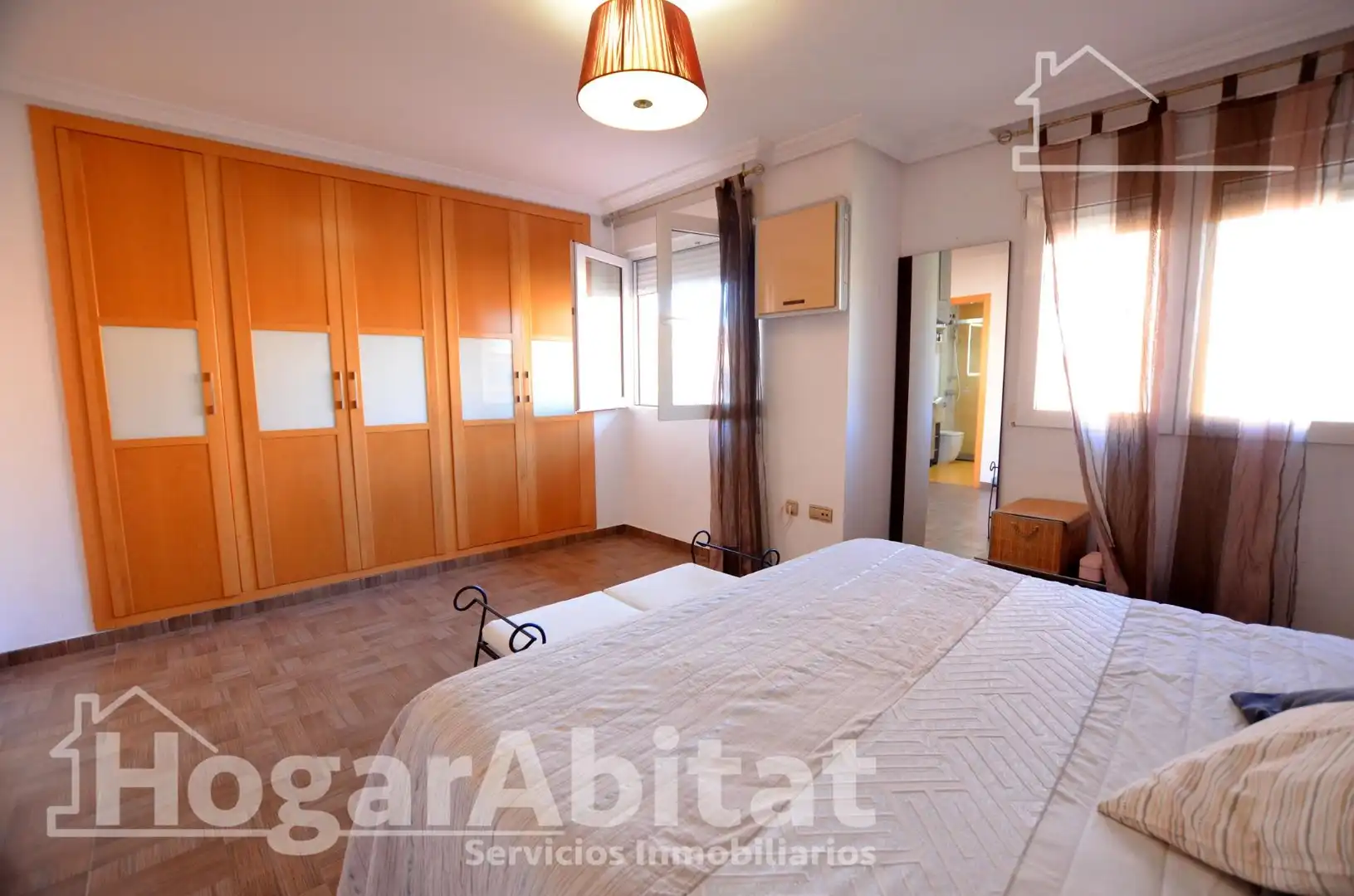 Dormitori de Casa adosada en venda en Alicante / Alacant amb Aire condicionat, Calefacció i Jardí privat