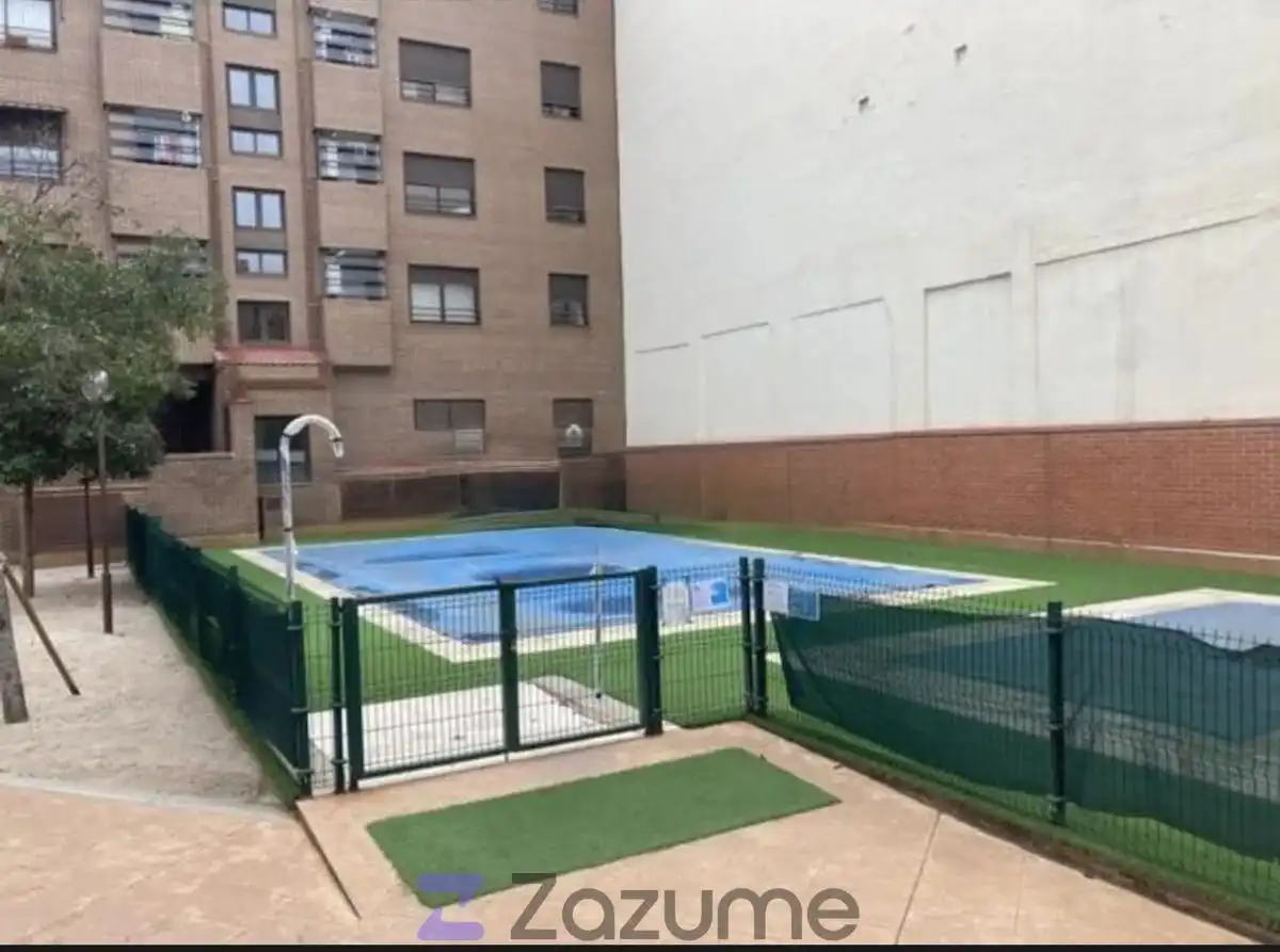Piscina de Apartamento de alquiler en Madrid con Aire acondicionado, Calefacción y Jardín privado