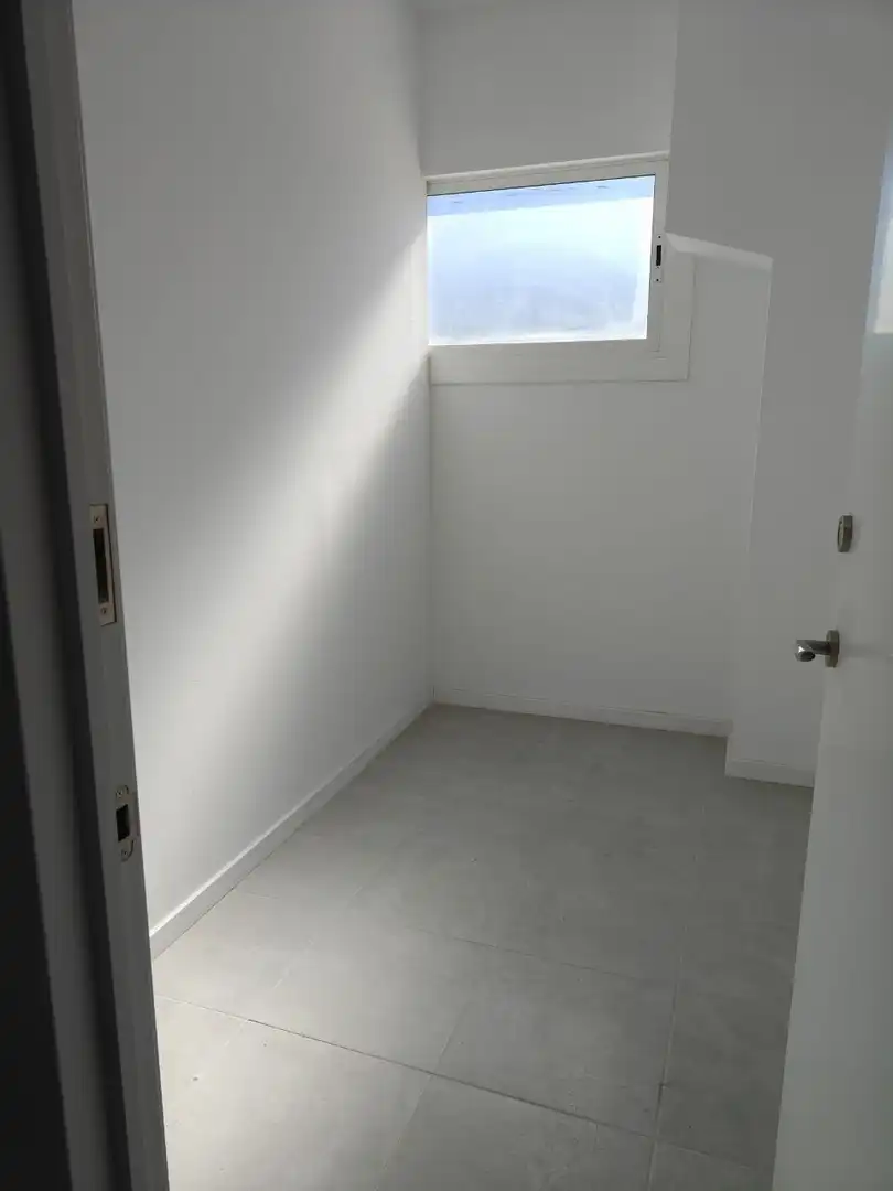 Schlafzimmer von Fabrikhallen zur Miete in Sant Feliu de Llobregat