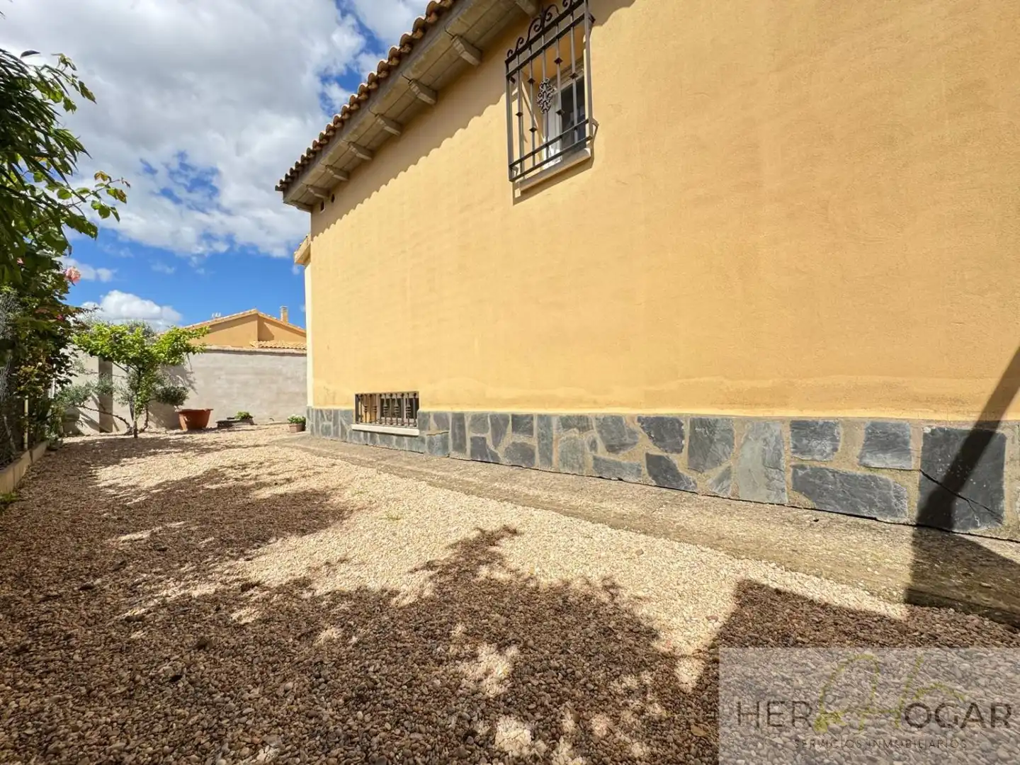 Vista exterior de Casa o chalet en venta en Burguillos de Toledo con Aire acondicionado, Calefacción y Jardín privado