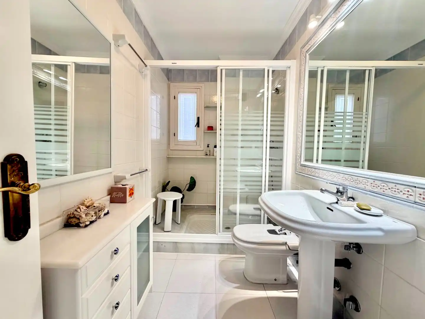 Baño de Apartamento en venta en Orihuela con Aire acondicionado, Amueblado y Microondas