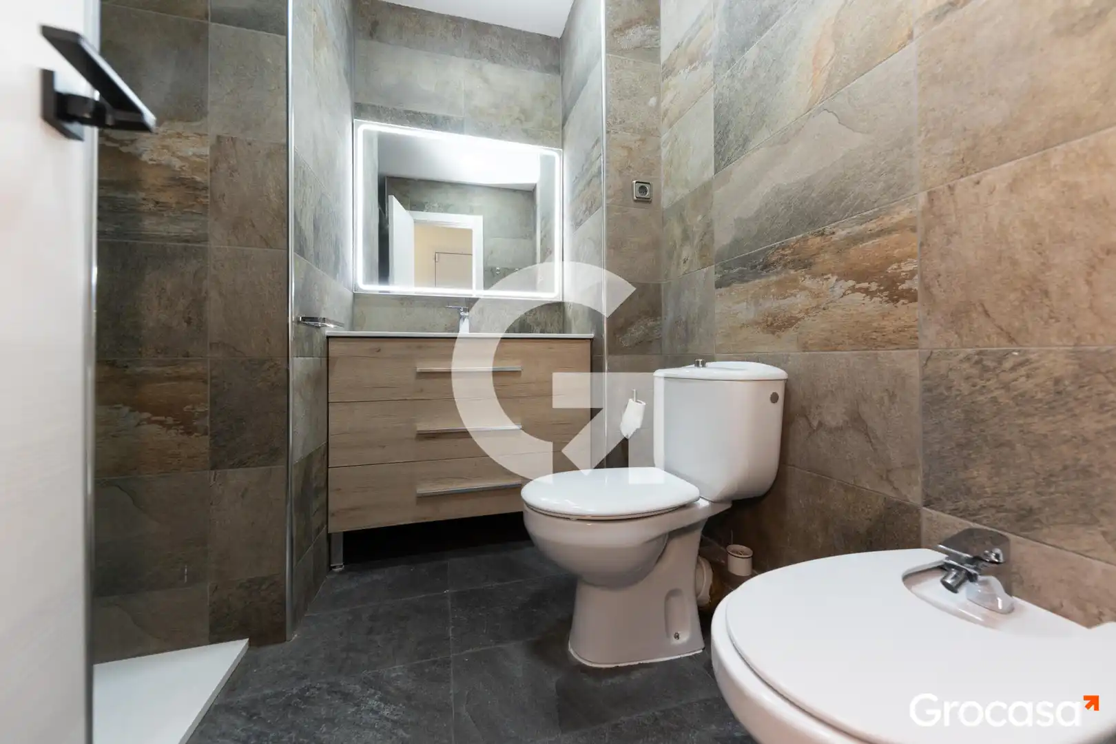 Baño de Dúplex en venta en L'Hospitalet de Llobregat con Aire acondicionado, Calefacción y Terraza