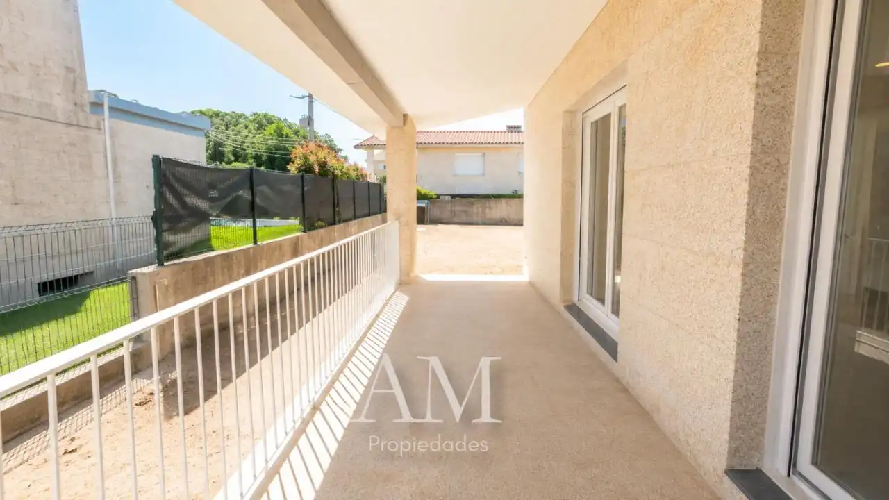 Terrassa de Casa o xalet en venda en Gondomar amb Calefacció, Jardí privat i Terrassa