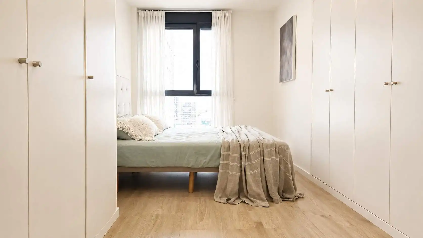 Habitación de Piso de alquiler en Badalona con Aire acondicionado, Terraza y Amueblado