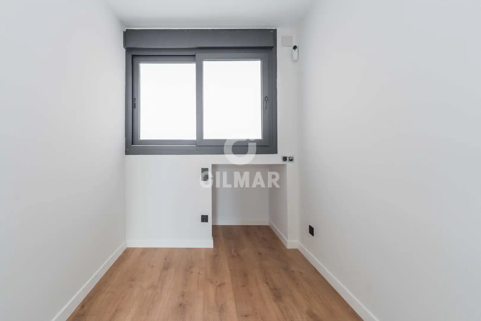 Habitación de Ático en venta en Madrid con Calefacción, Trastero y Balcón