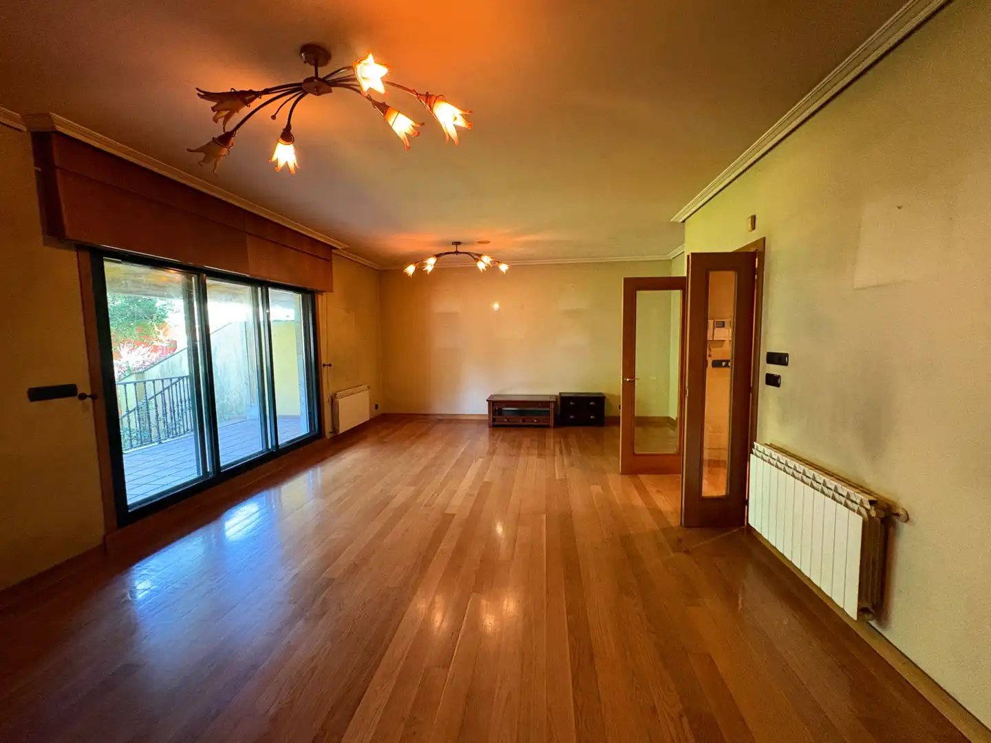 Wohnung zum Verkauf in Oleiros mit Heizung, Privatgarten und Parkett