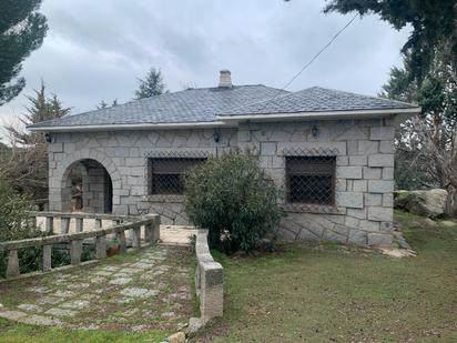 Vista exterior de Casa o xalet en venda en Galapagar amb Aire condicionat, Calefacció i Jardí privat