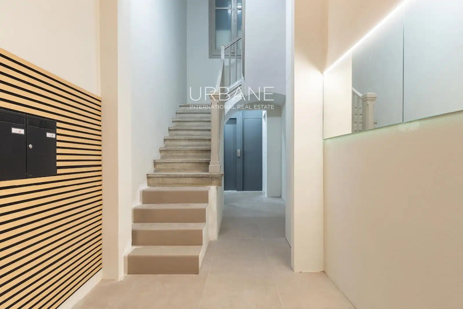 Wohnung zum Verkauf in Barcelona mit Klimaanlage, Heizung und Parkett