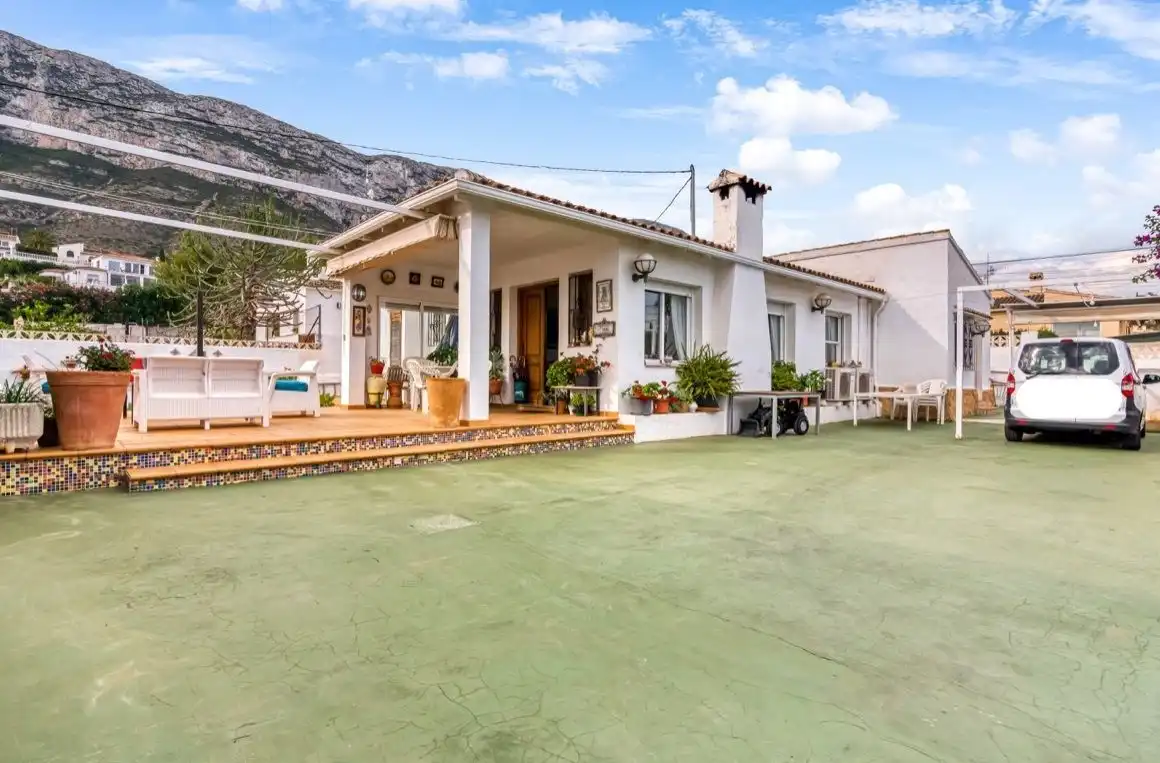 Casa con piscina in vendita a El Montgó