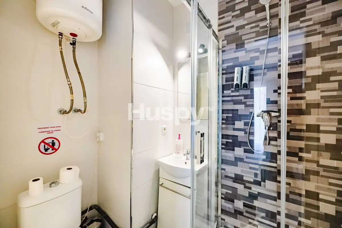 Badezimmer von Büro zur Miete in Málaga mit Heizung