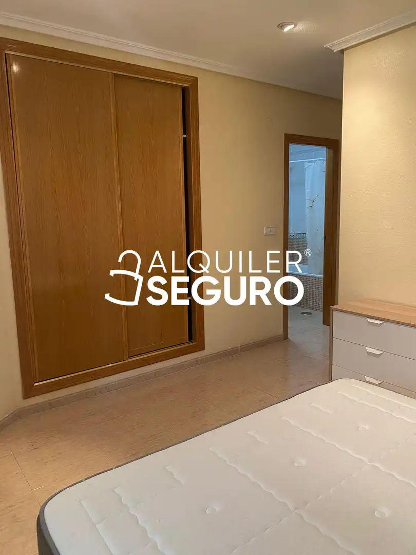 Habitación de Piso de alquiler en Murcia con Aire acondicionado y Amueblado