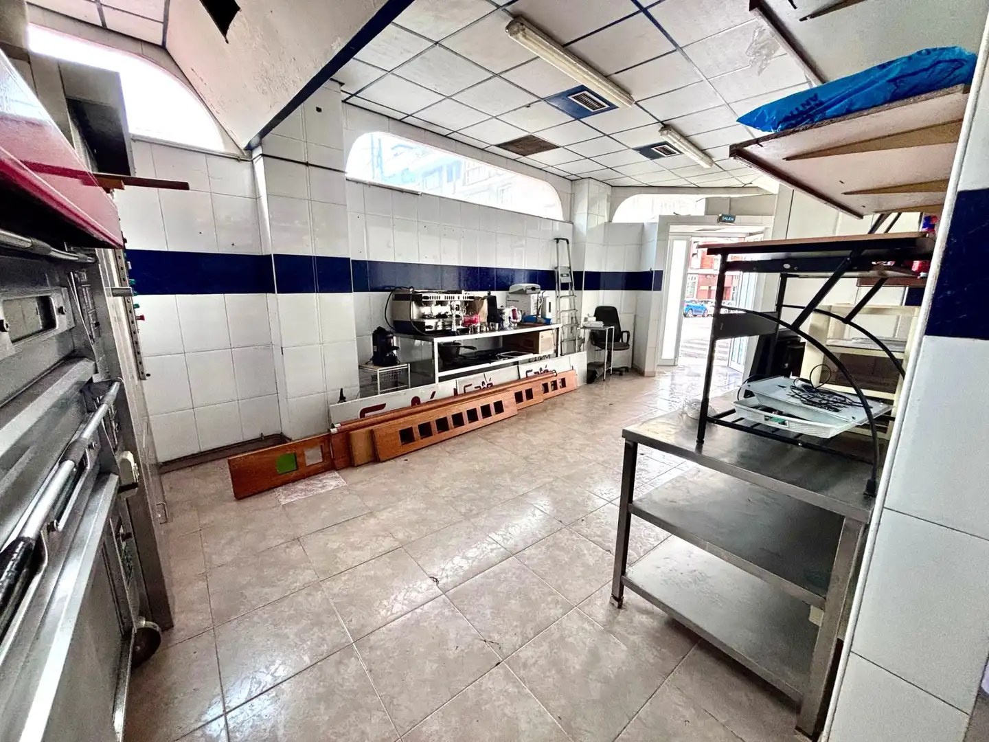Cuina de Local en venda en Gijón  amb Moblat