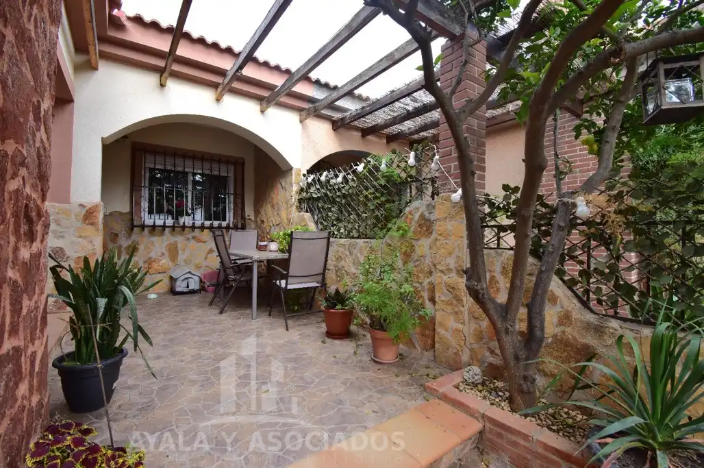 Terrassa de Casa o xalet en venda en La Unión amb Aire condicionat, Calefacció i Jardí privat