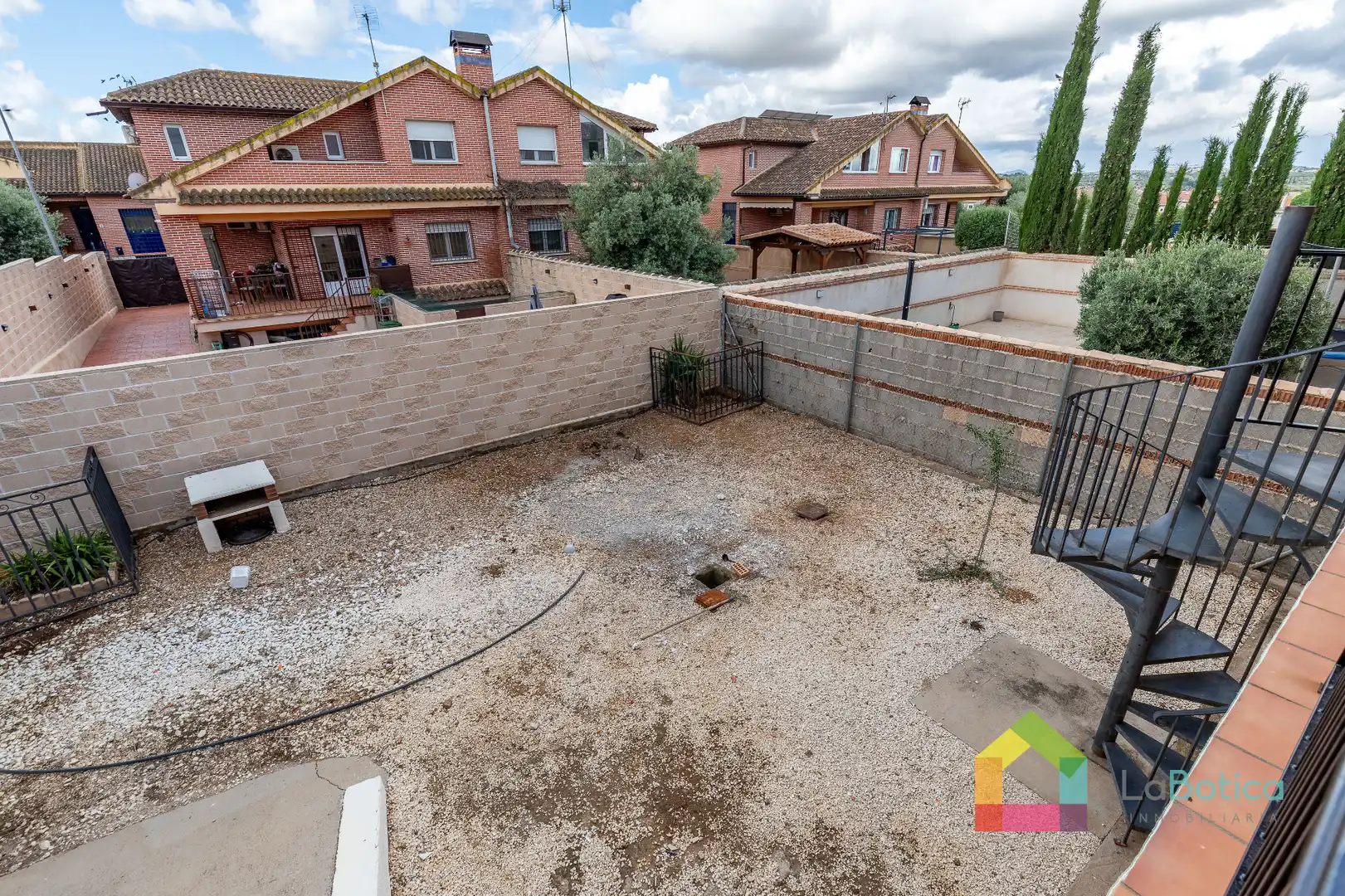 Jardín de Casa adosada en venta en Burguillos de Toledo con Calefacción, Jardín privado y Terraza