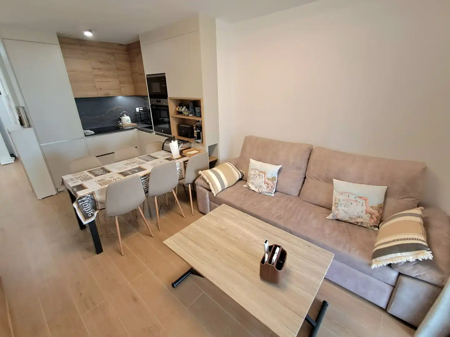 Wohnzimmer von Wohnungen zur Miete in Benalmádena mit Klimaanlage, Terrasse und Möbliert