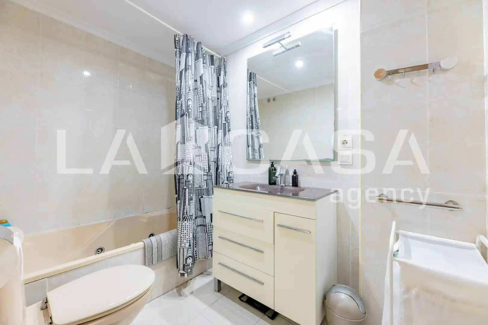 Bathroom of Flat for sale in Valencia  with Air Conditioner