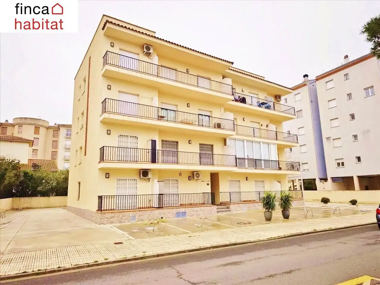 Vista exterior de Apartamento en venta en Roses con Terraza y Balcón