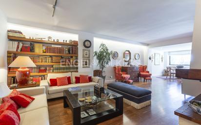 Sala d'estar de Àtic en venda en Las Rozas de Madrid amb Aire condicionat i Piscina