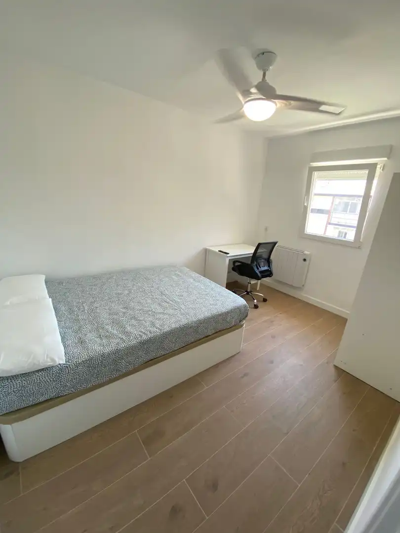 Room in Calle Orio, 4, Los Ángeles