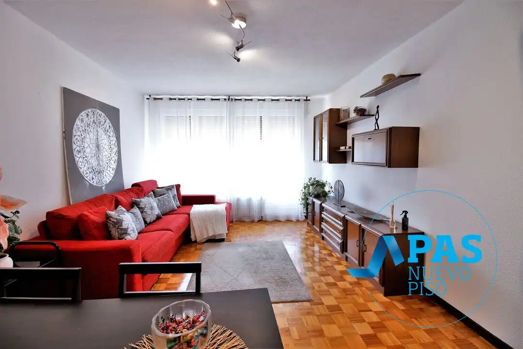 Sala de estar de Piso en venta en Santander con Calefacción, Trastero y Amueblado