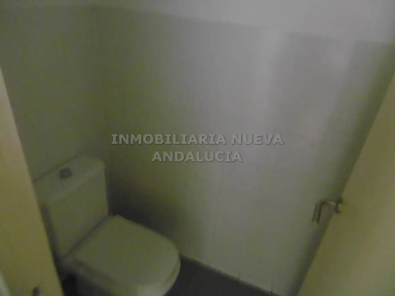 Bany de Local de lloguer en Almería