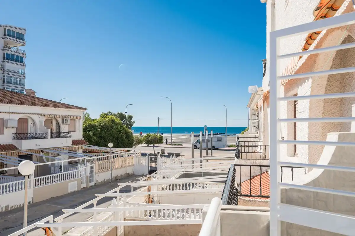 Casa pareada con terraza en venta en Calle Biar, imagen 2