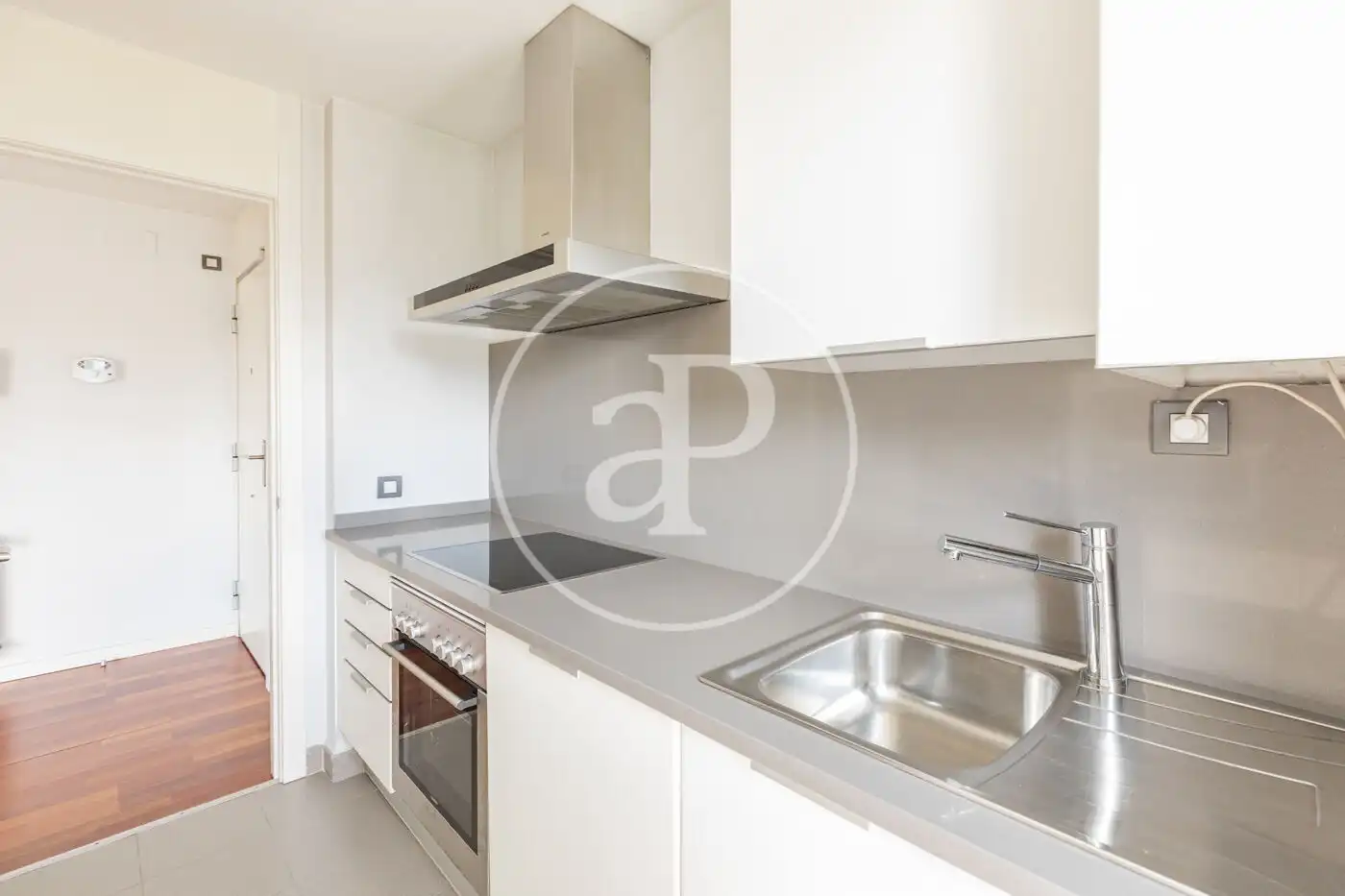 Cocina de Piso en venta en  Madrid Capital con Aire acondicionado, Calefacción y Jardín privado