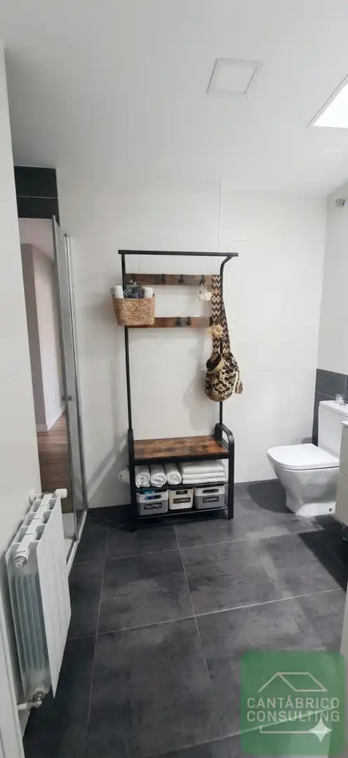 Baño de Piso en venta en Ribadeo con Calefacción y Amueblado