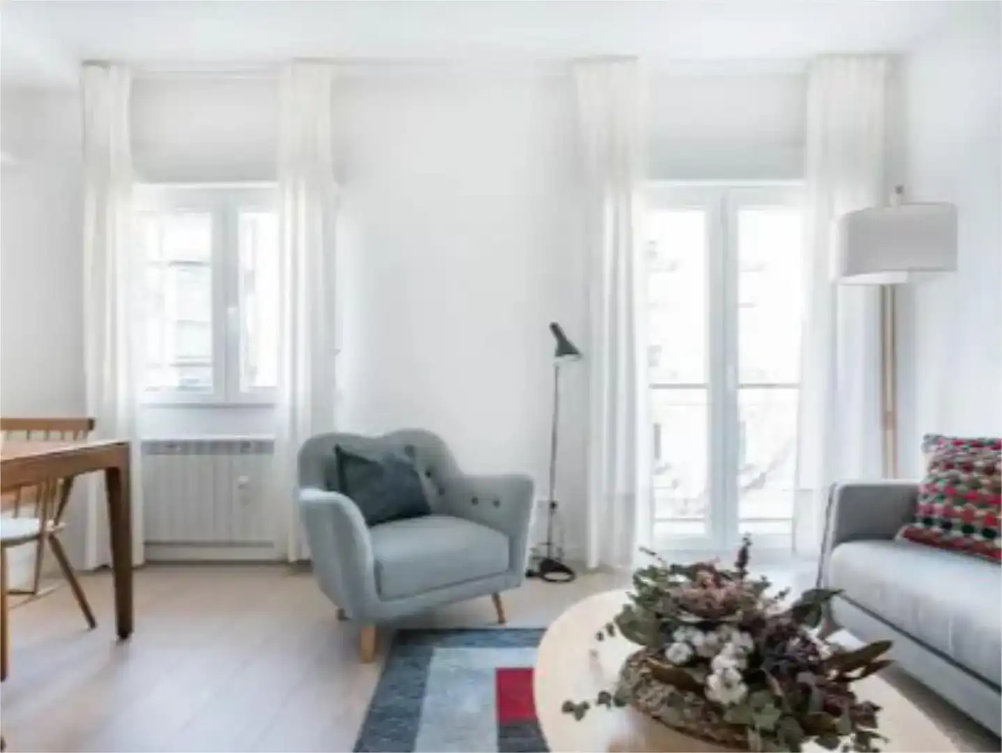 Sala d'estar de Pis en venda en Girona Capital amb Aire condicionat i Balcó