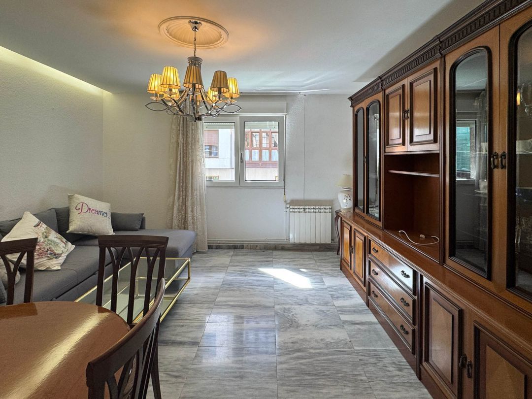 Flat to rent in Grupo Santos Mártires, Centro - Ayuntamiento