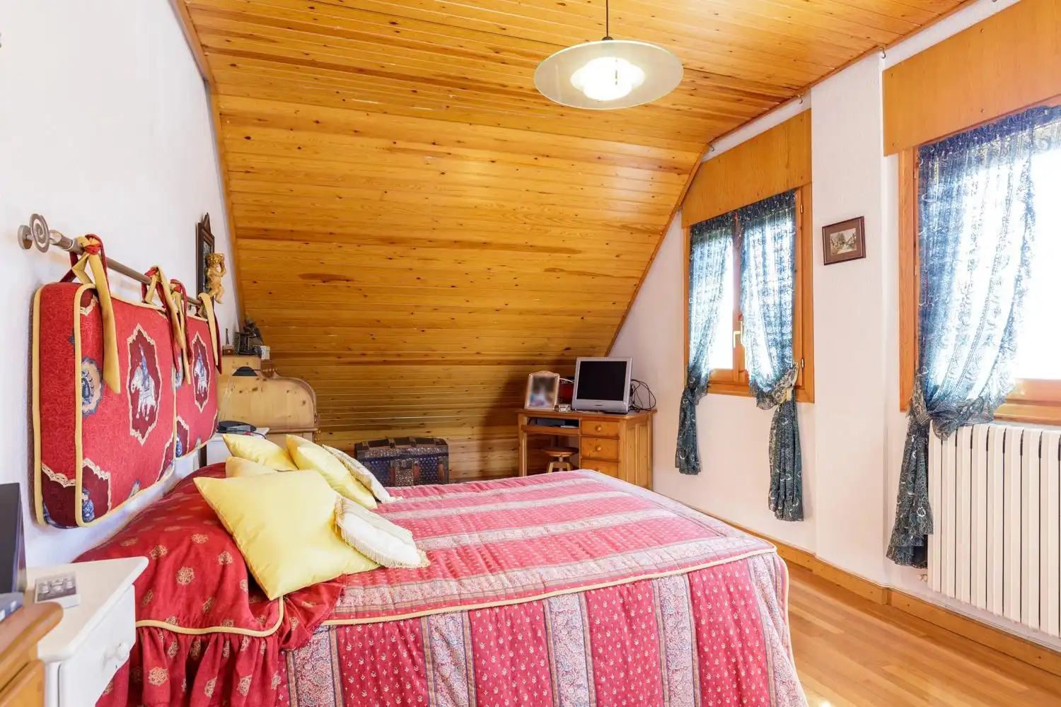 Bedroom of Houses for sale in Zaragoza  with Air Conditioner, Heating and Private garden