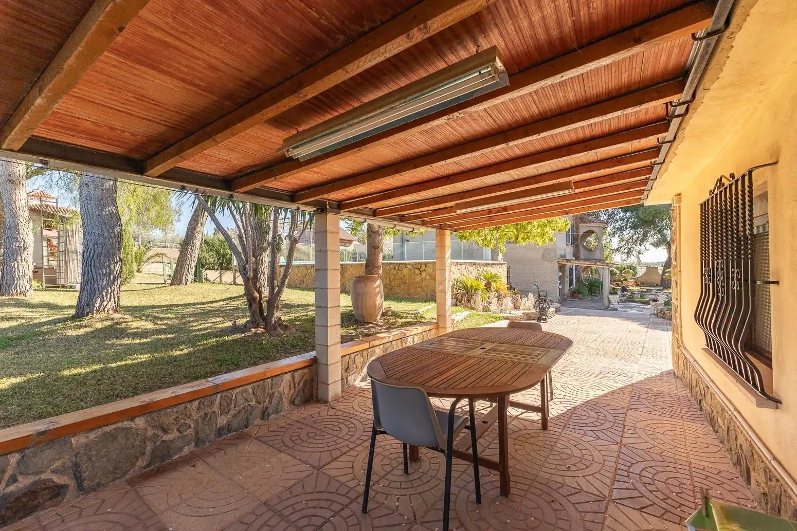 Terraza de Casa o chalet en venta en La Pobla de Vallbona con Aire acondicionado, Calefacción y Jardín privado