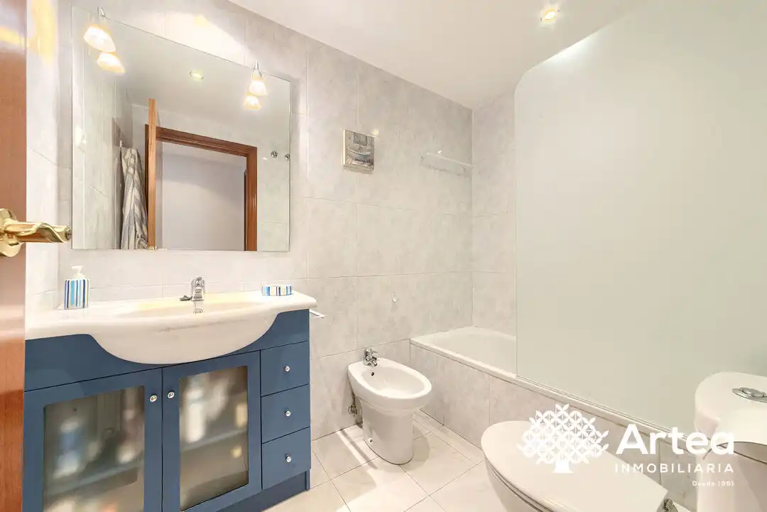 Baño de Piso en venta en Bilbao  con Calefacción y Trastero