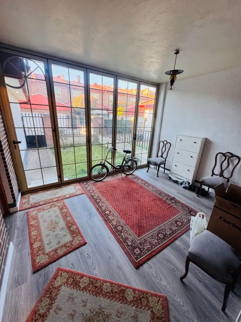 Casa adosada en venta en Laguna de Duero con Calefacción, Jardín privado y Parquet
