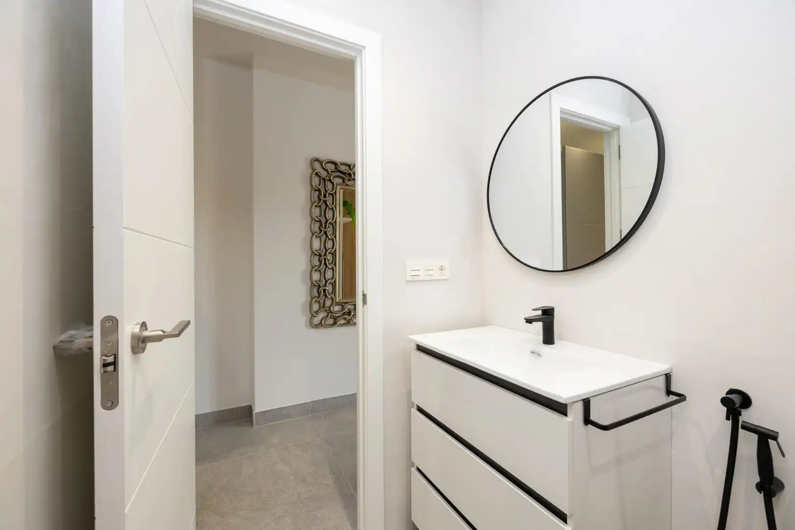 Bathroom of Flat for sale in Granada  with Air Conditioner, Heating and Furnished