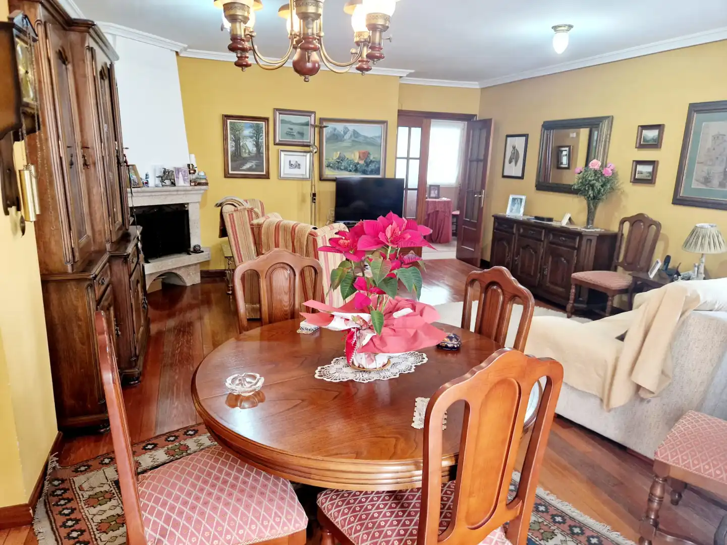 Comedor de Piso en venta en Avilés con Calefacción, Parquet y Terraza