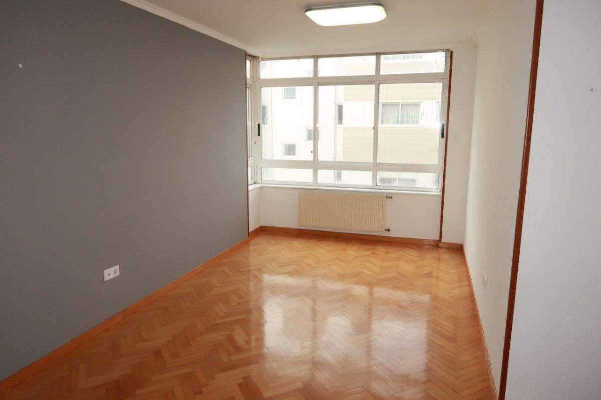Dormitori de Apartament en venda en A Coruña Capital  amb Calefacció, Parquet i Traster