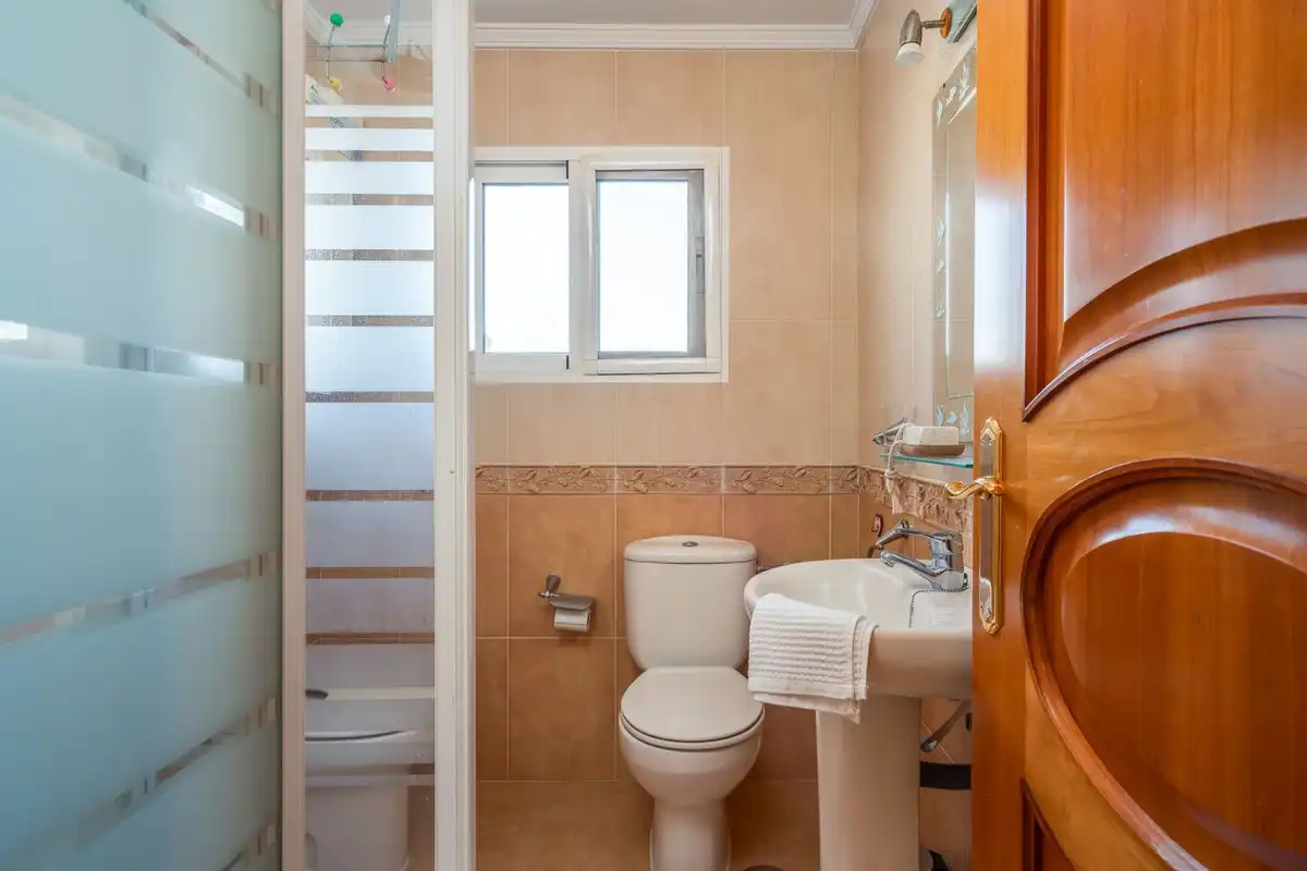 Baño de Apartamento en venta en Fuengirola con Aire acondicionado, Calefacción y Terraza