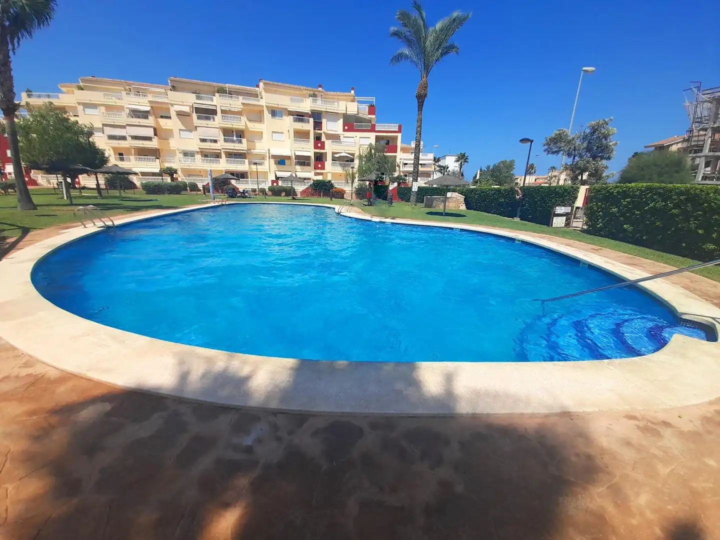 Schwimmbecken von Wohnungen zur Miete in Dénia mit Klimaanlage, Heizung und Privatgarten