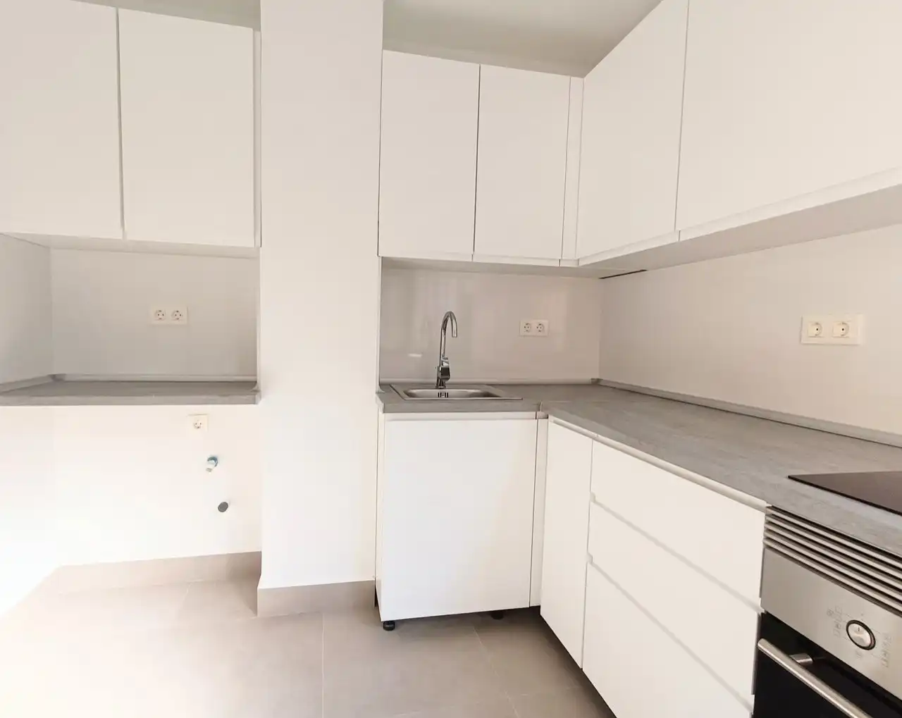Cuina de Pis de lloguer en Madrid amb Aire condicionat, Calefacció i Forn