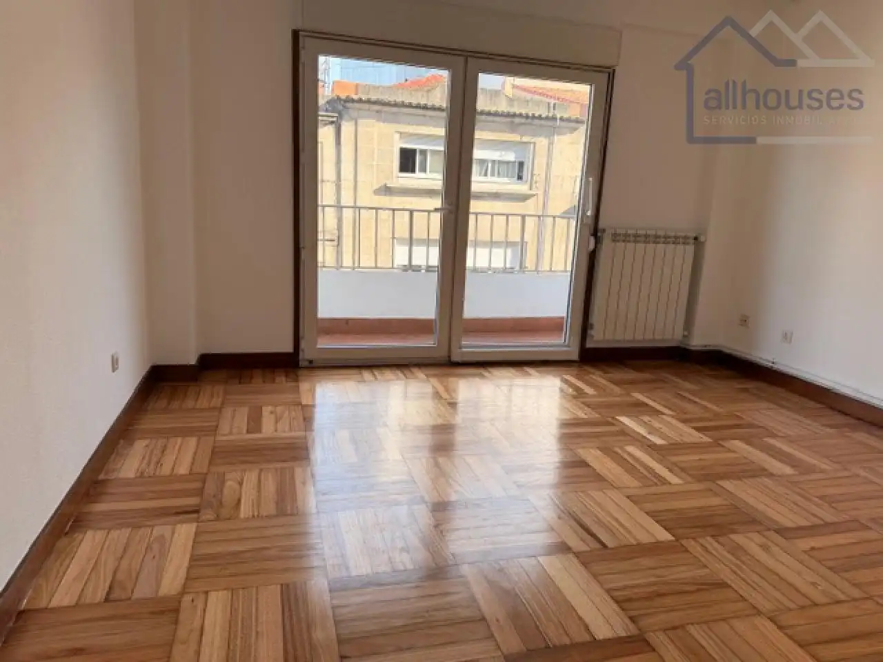 Habitación de Piso en venta en Vigo  con Calefacción, Parquet y Terraza