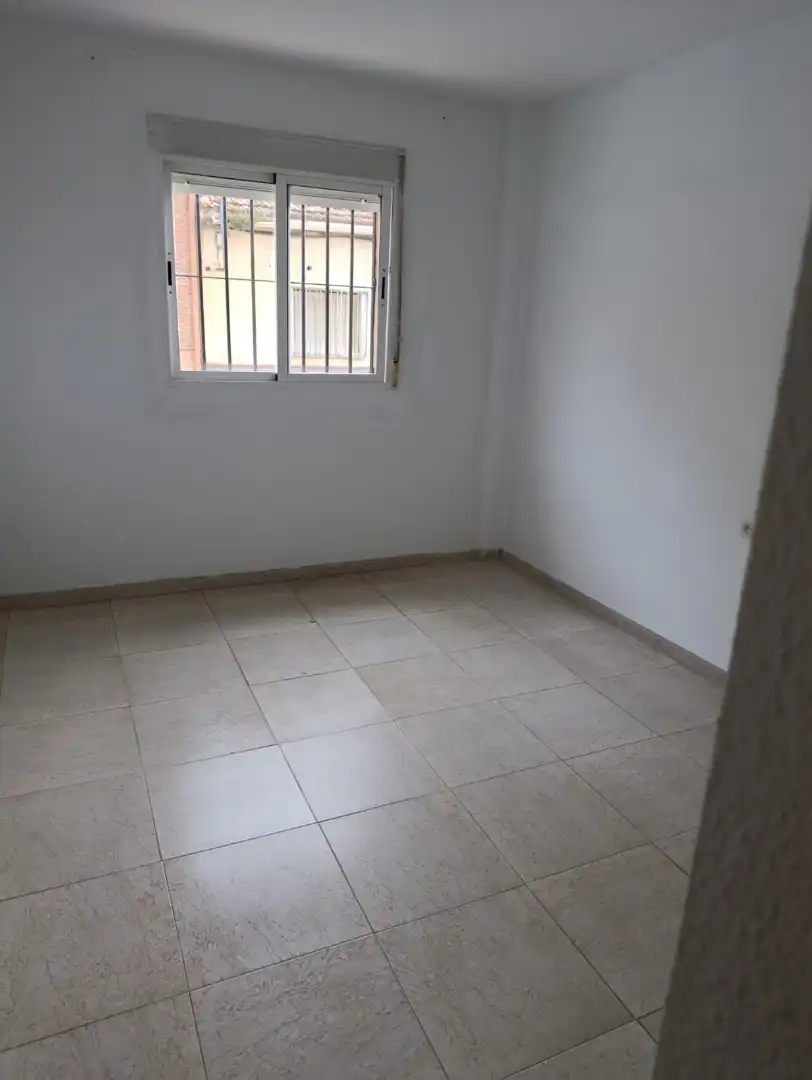 Dormitori de Apartament en venda en Maracena amb Rentadora