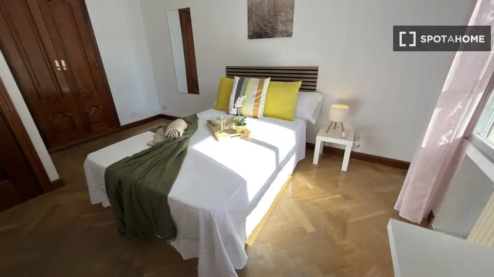 Bedroom of Flat for rent in Madrid  with Air Conditioner, Heating and Furnished